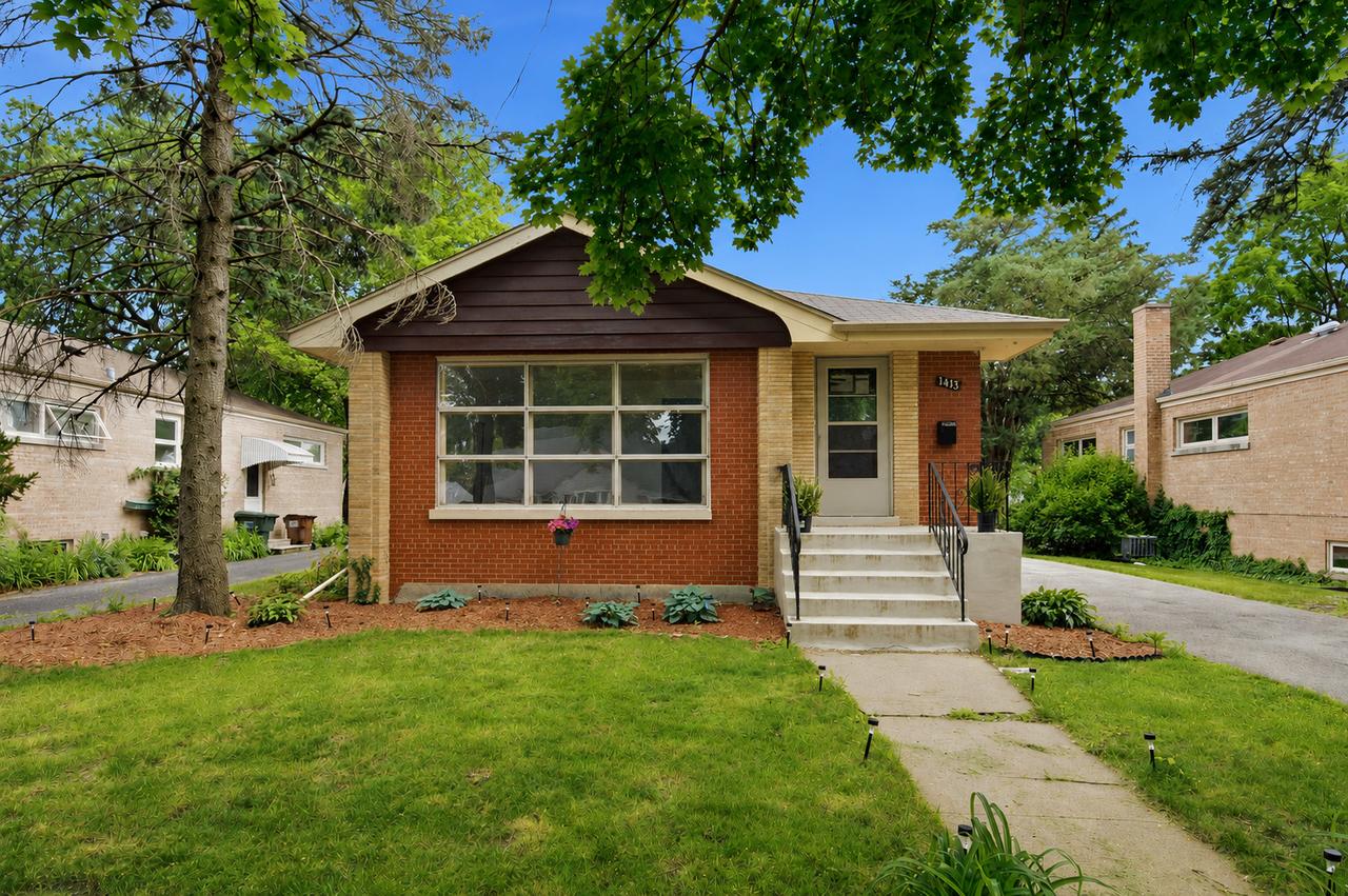1413 Evergreen Rd., Homewood, IL 60430