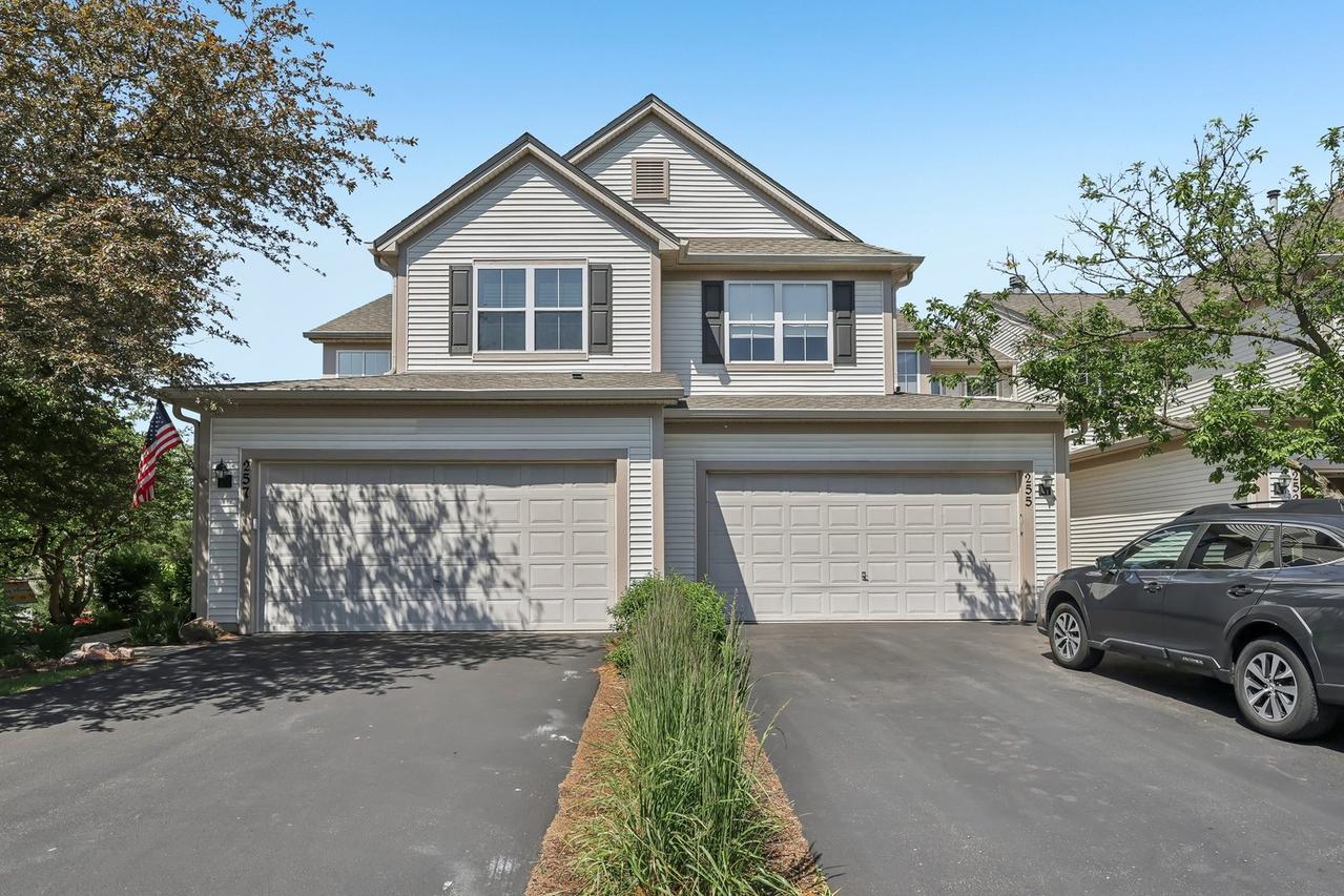 257 Grand Ridge Rd., St. Charles, IL 60175