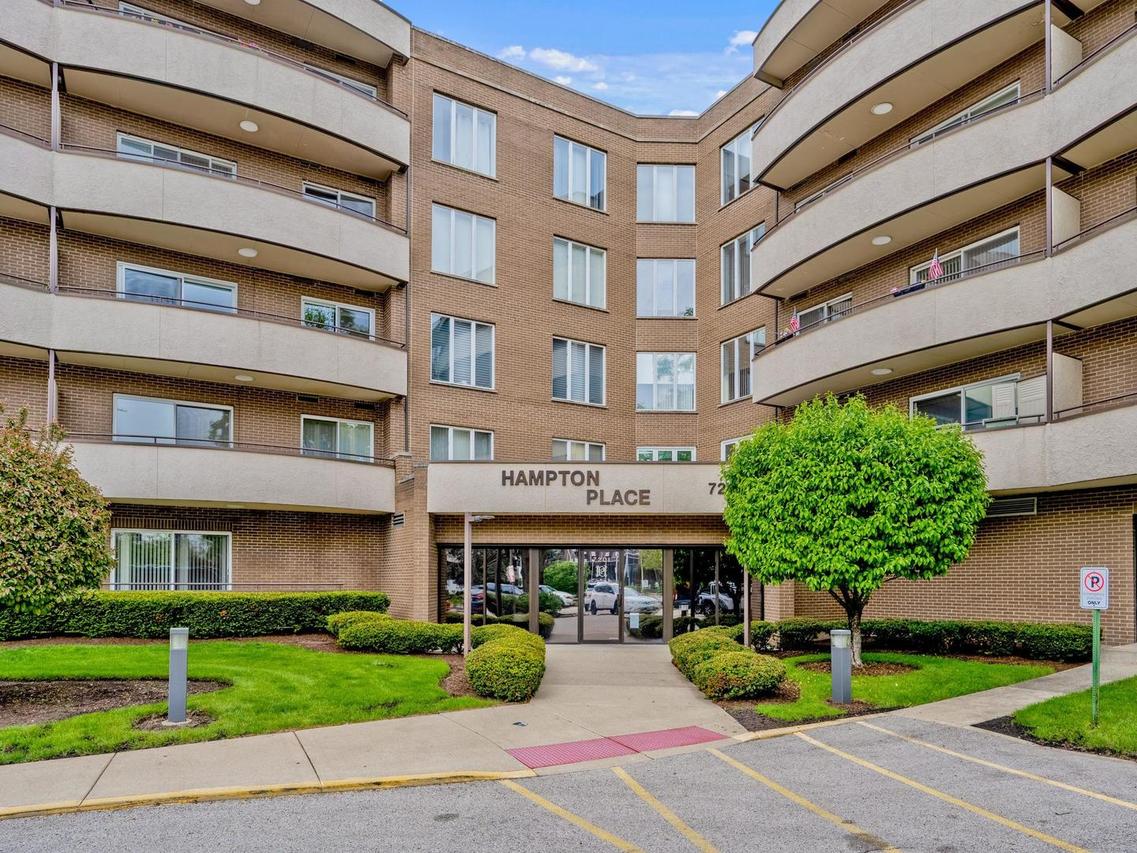 7201 N Lincoln Ave. #205, Lincolnwood, IL 60712