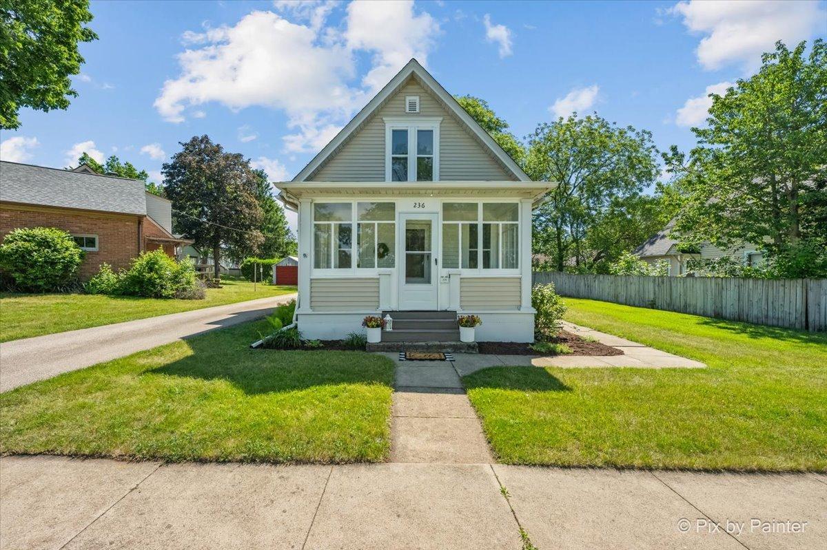 236 Short St., East Dundee, IL 60118