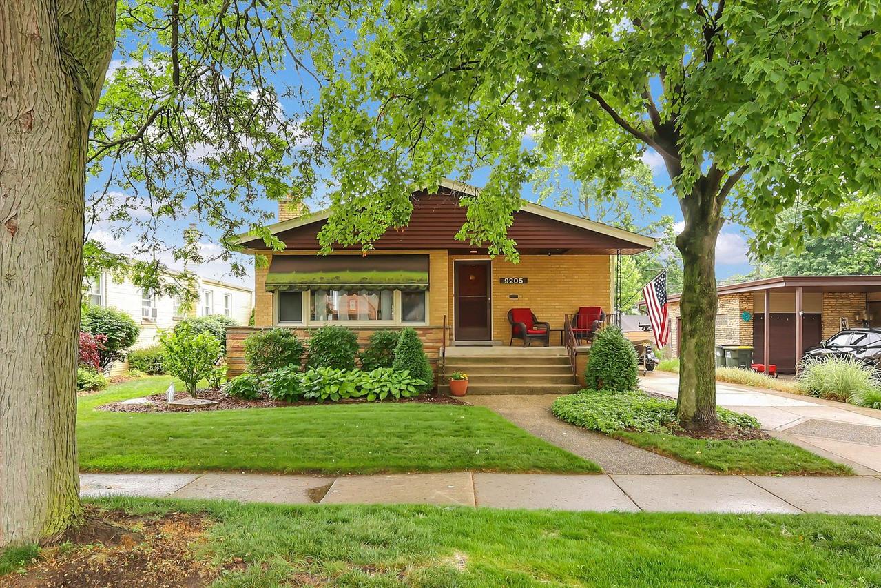 9205 Millard Ave., Evergreen Park, IL 60805
