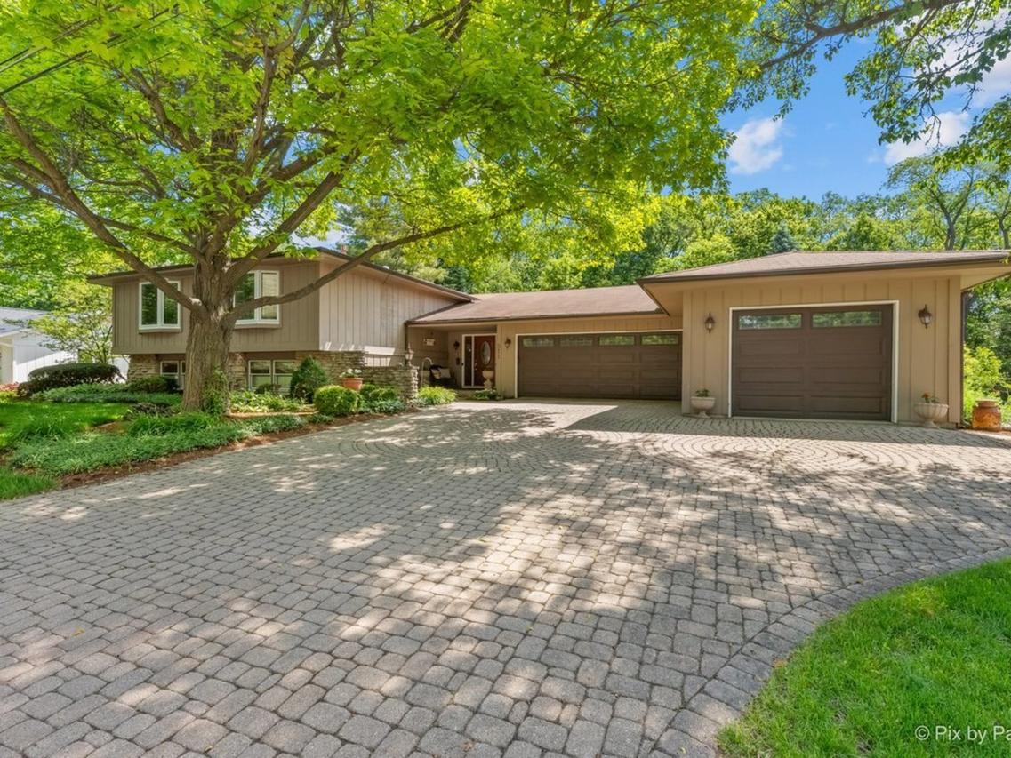 911 Western Ave., Geneva, IL 60134