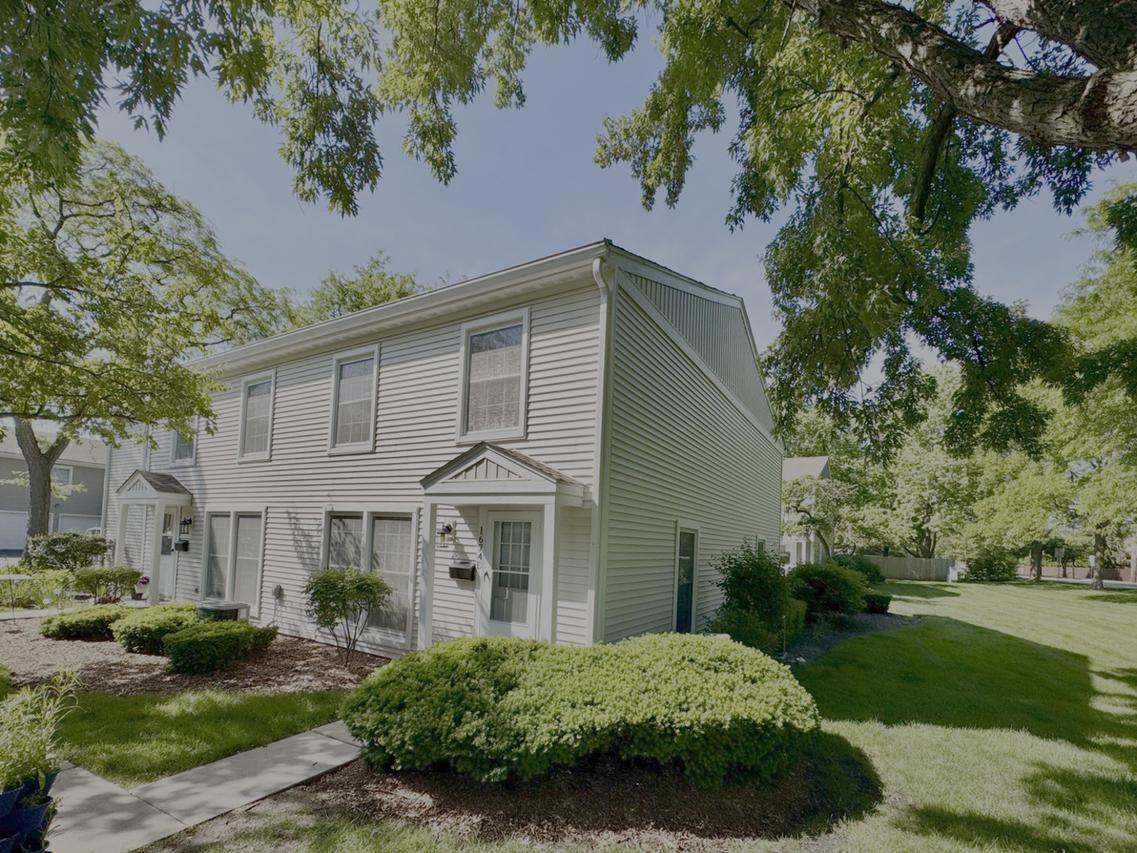 1674 Williamsburg Ct. #D, Wheaton, IL 60189