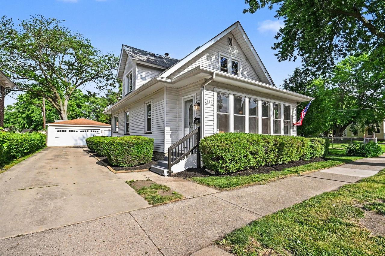 312 N Locust St., Aurora, IL 60506