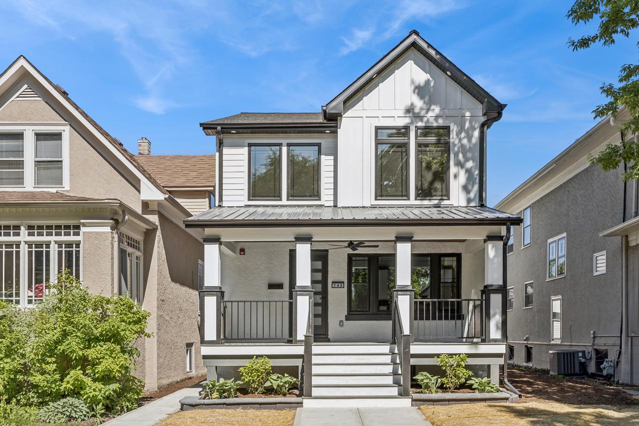 742 Highland Ave., Oak Park, IL 60304