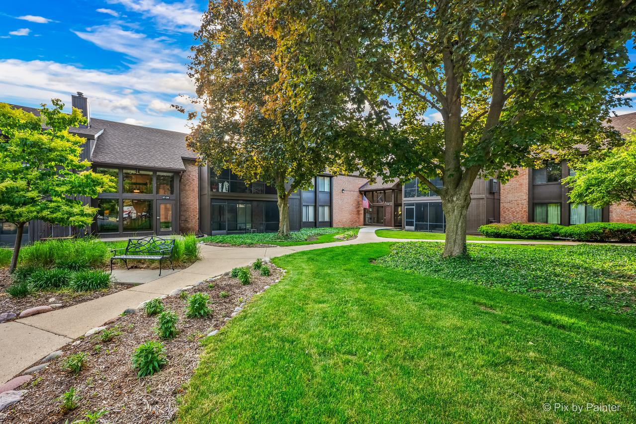 710 Saint Andrews Ln. #20, Crystal Lake, IL 60014