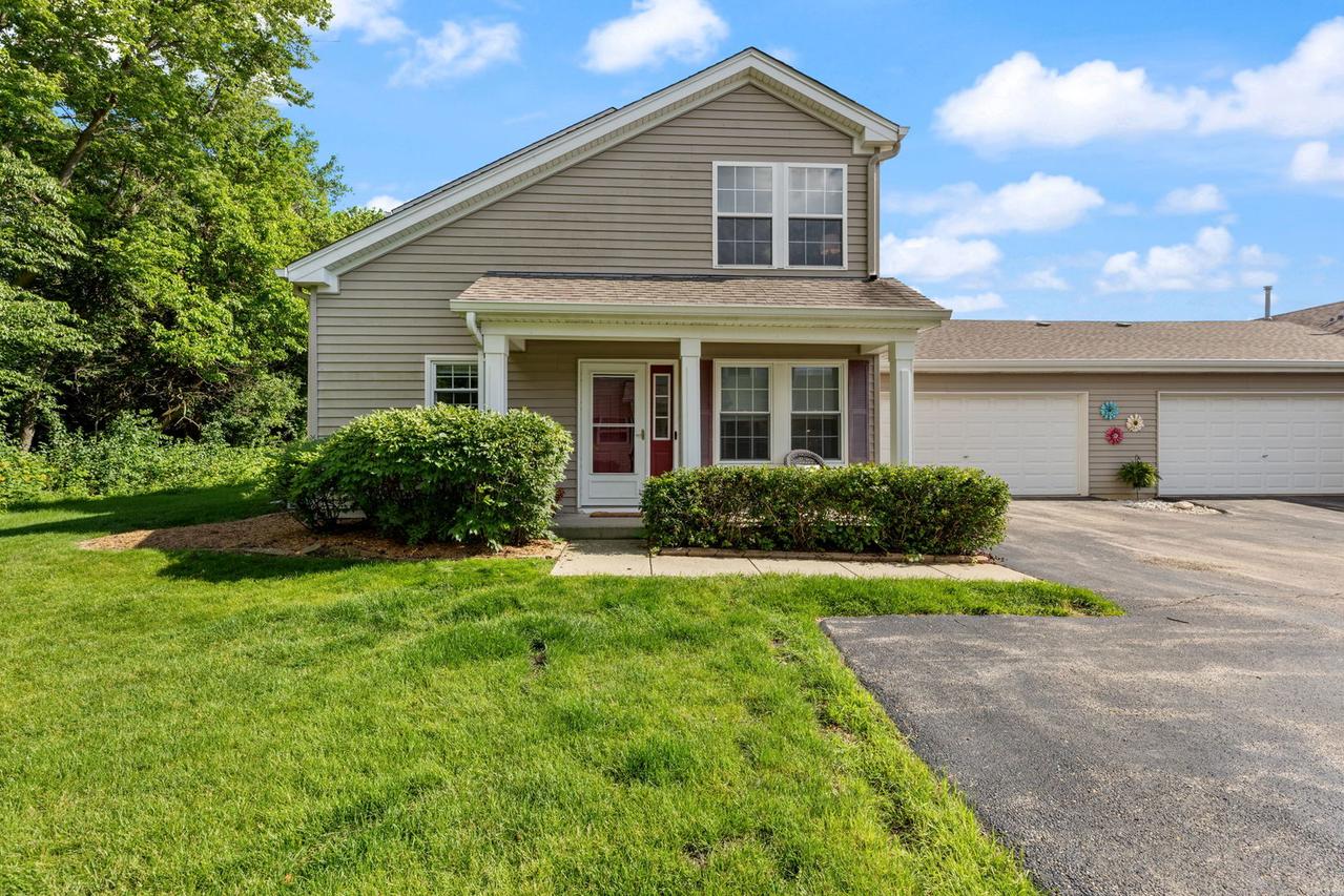 105 Waterbury Cir., Oswego, IL 60543