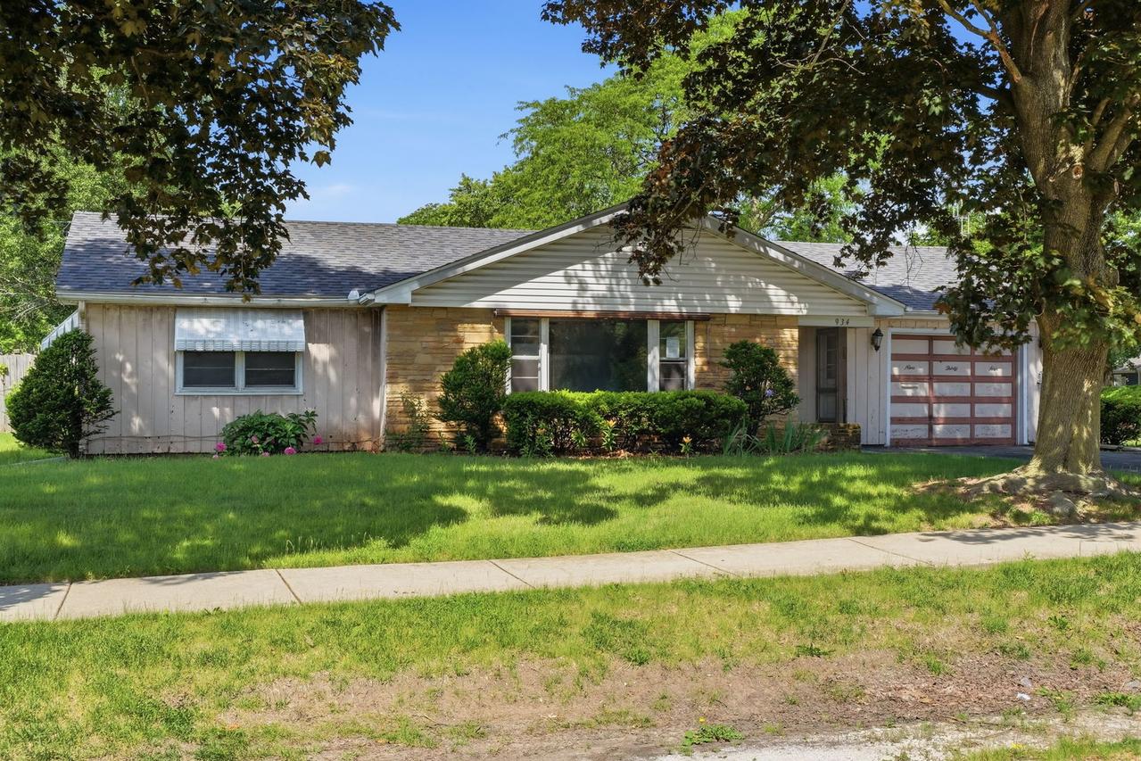 934 Pennsylvania Ave., Aurora, IL 60506