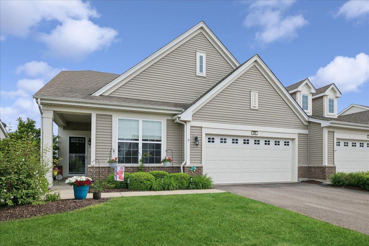 605 N Falls Cir., Pingree Grove, IL 60140