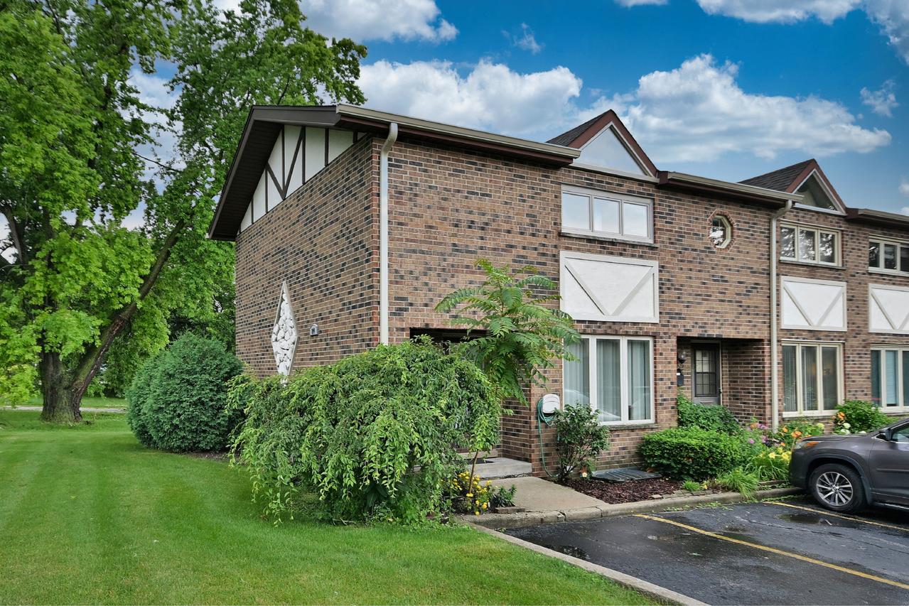 214 N West Ave. #1, Elmhurst, IL 60126