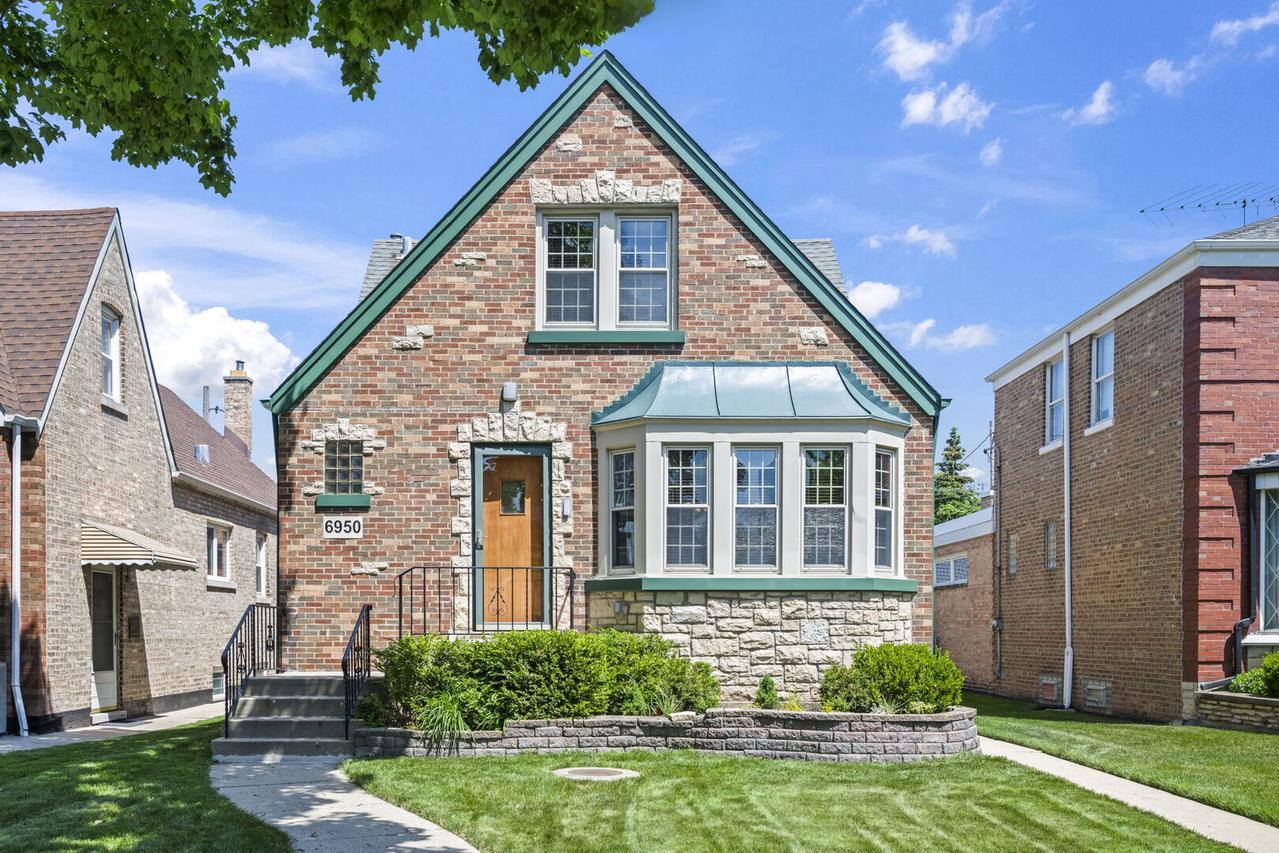 6950 W Barry Ave., Chicago, IL 60634