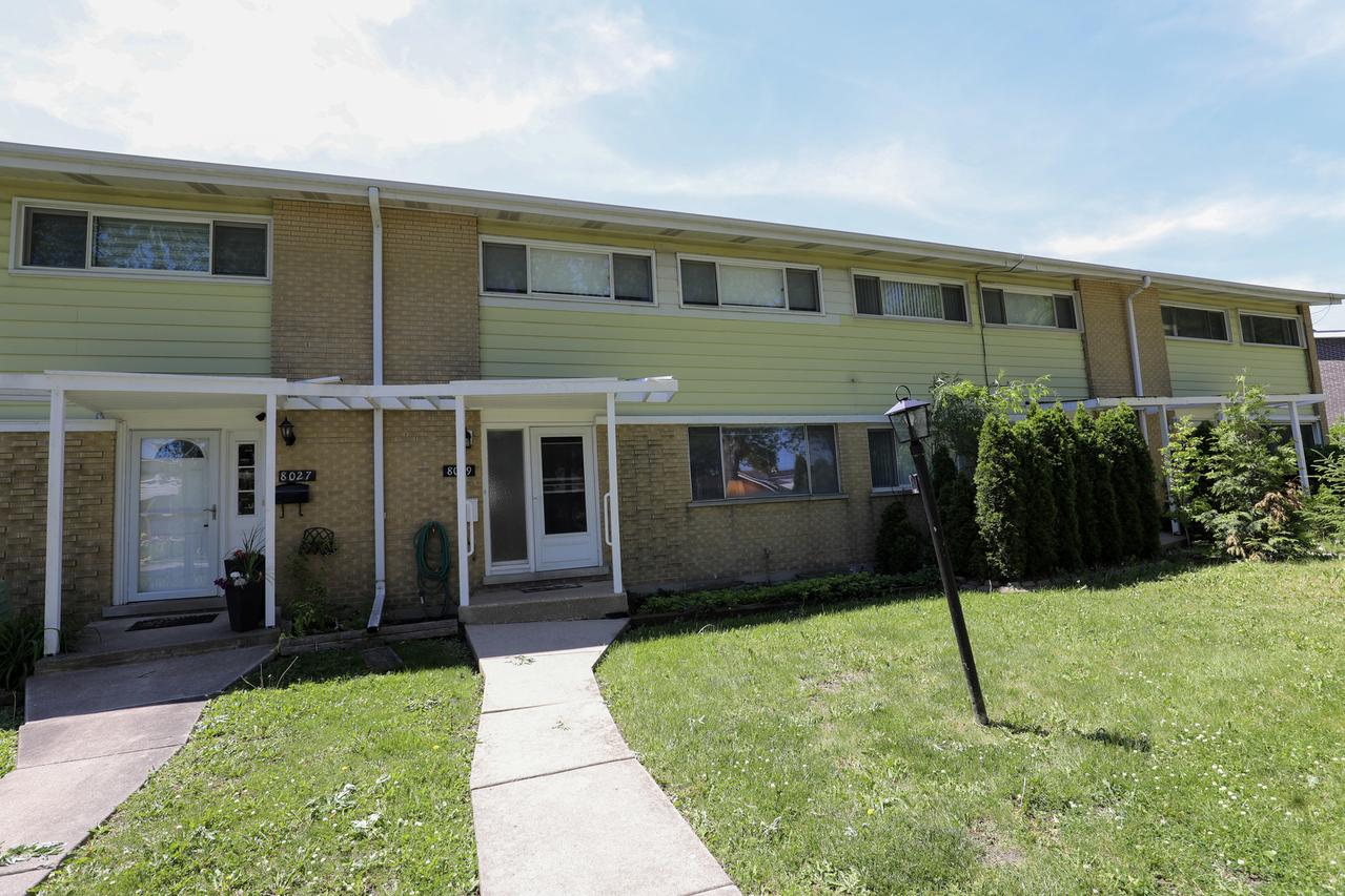 8029 W Lyons St., Niles, IL 60714