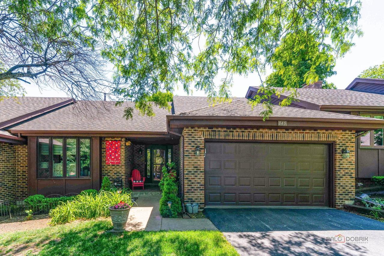 845 Brian Ct., Gurnee, IL 60031