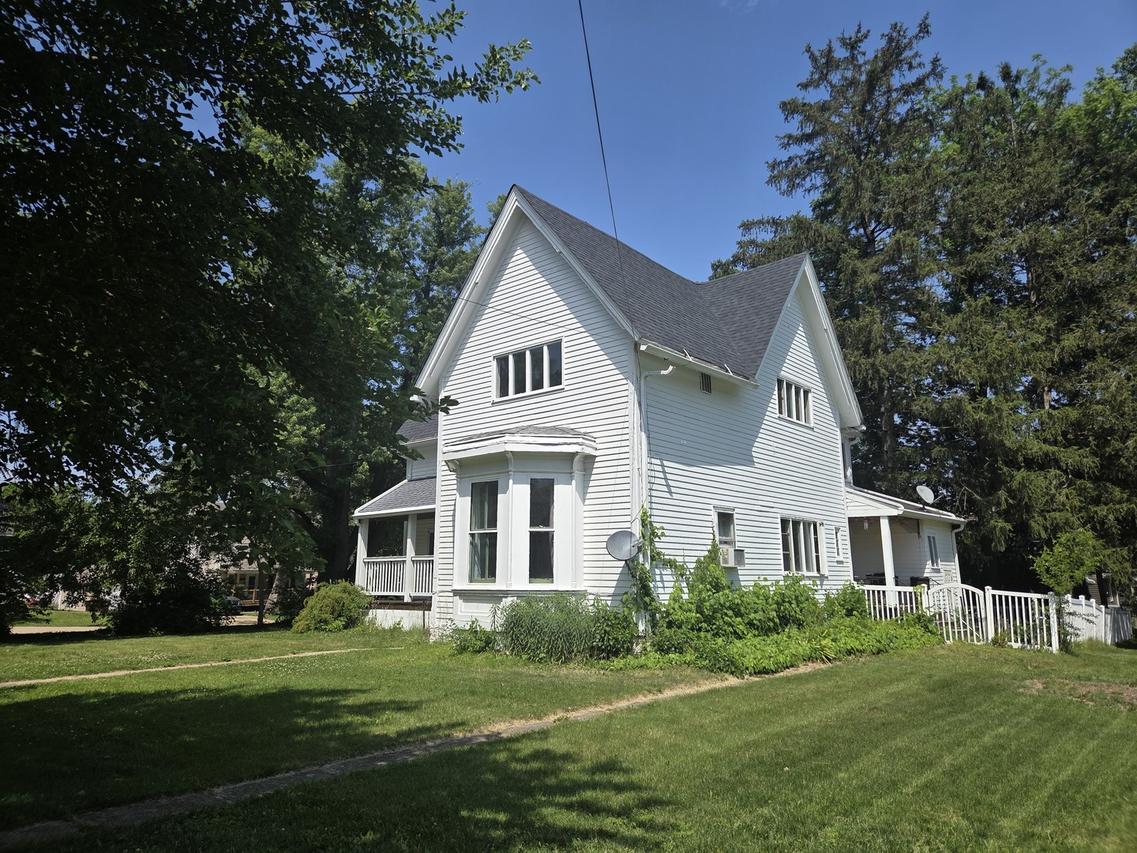 411 N 6th St., Oregon, IL 61061