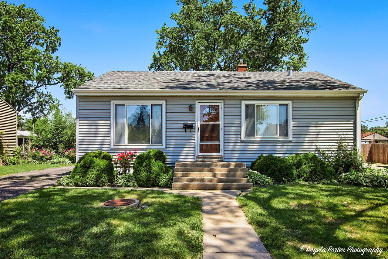 1972 Fargo Ave., Des Plaines, IL 60018