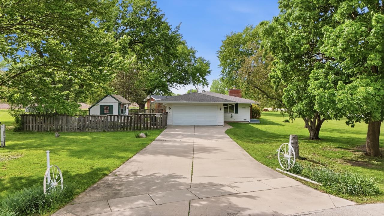 11N802 Win Haven Dr., Elgin, IL 60124