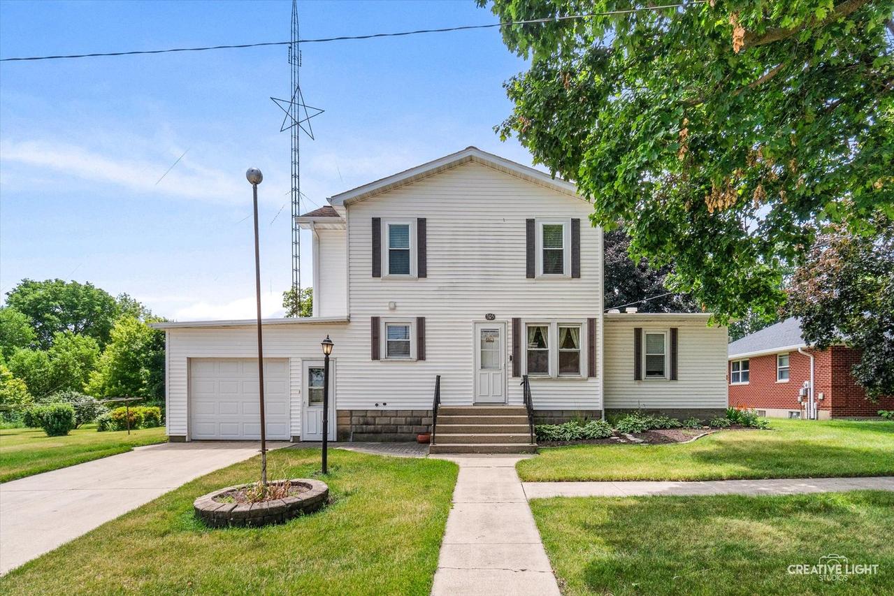305 E Navaho Ave., Shabbona, IL 60550