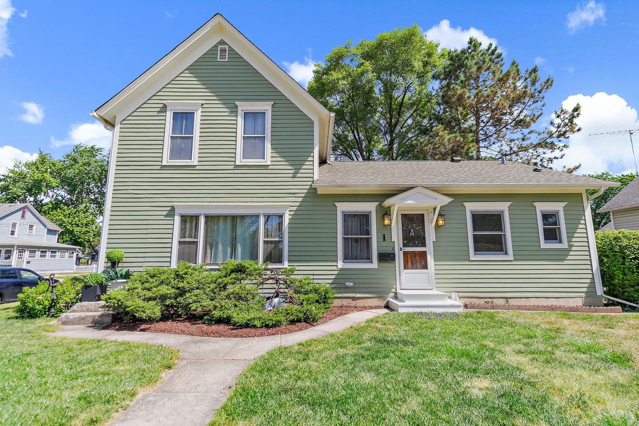 1 Adams St., East Dundee, IL 60118