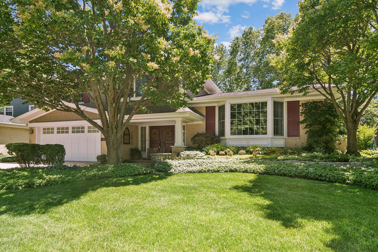 1019 E Waverly Dr., Arlington Heights, IL 60004