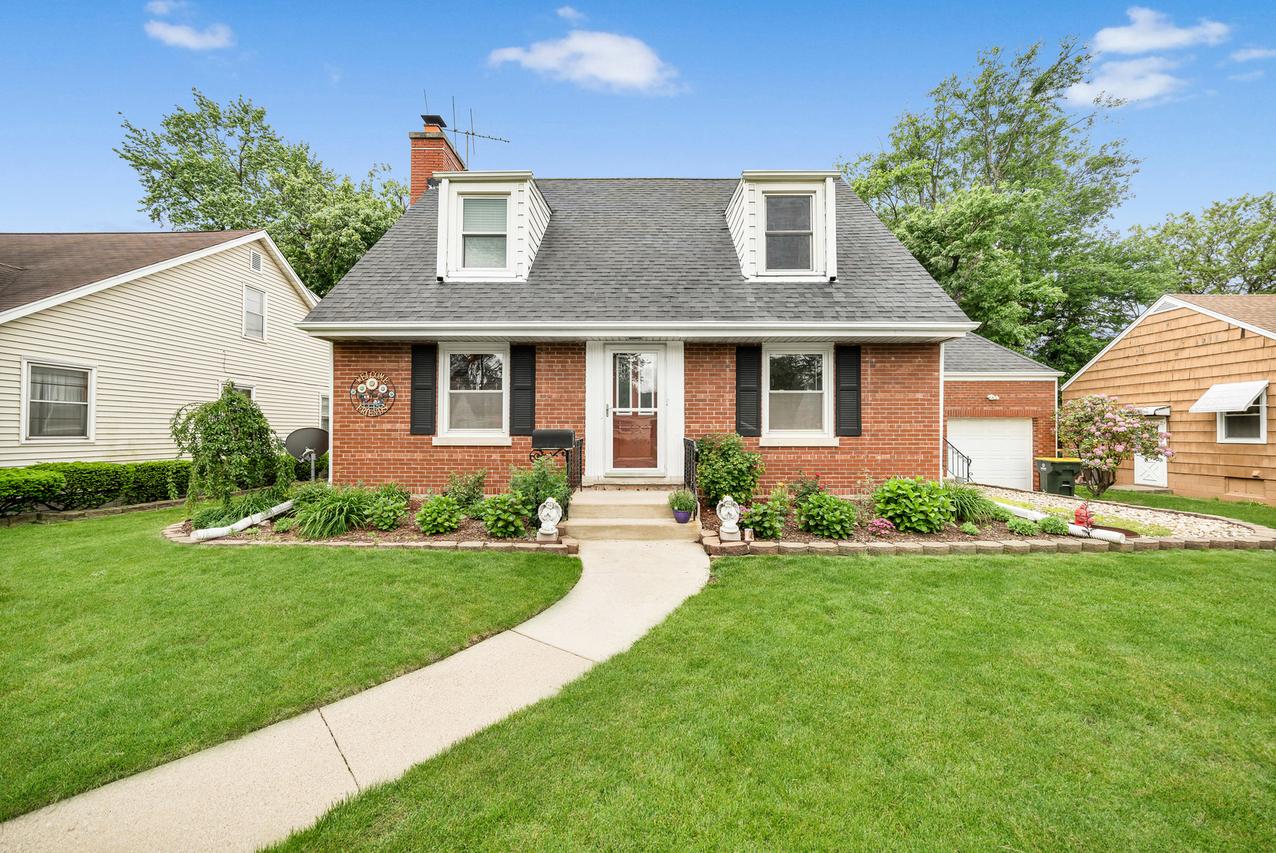18148 State Line Ave., Lansing, IL 60438