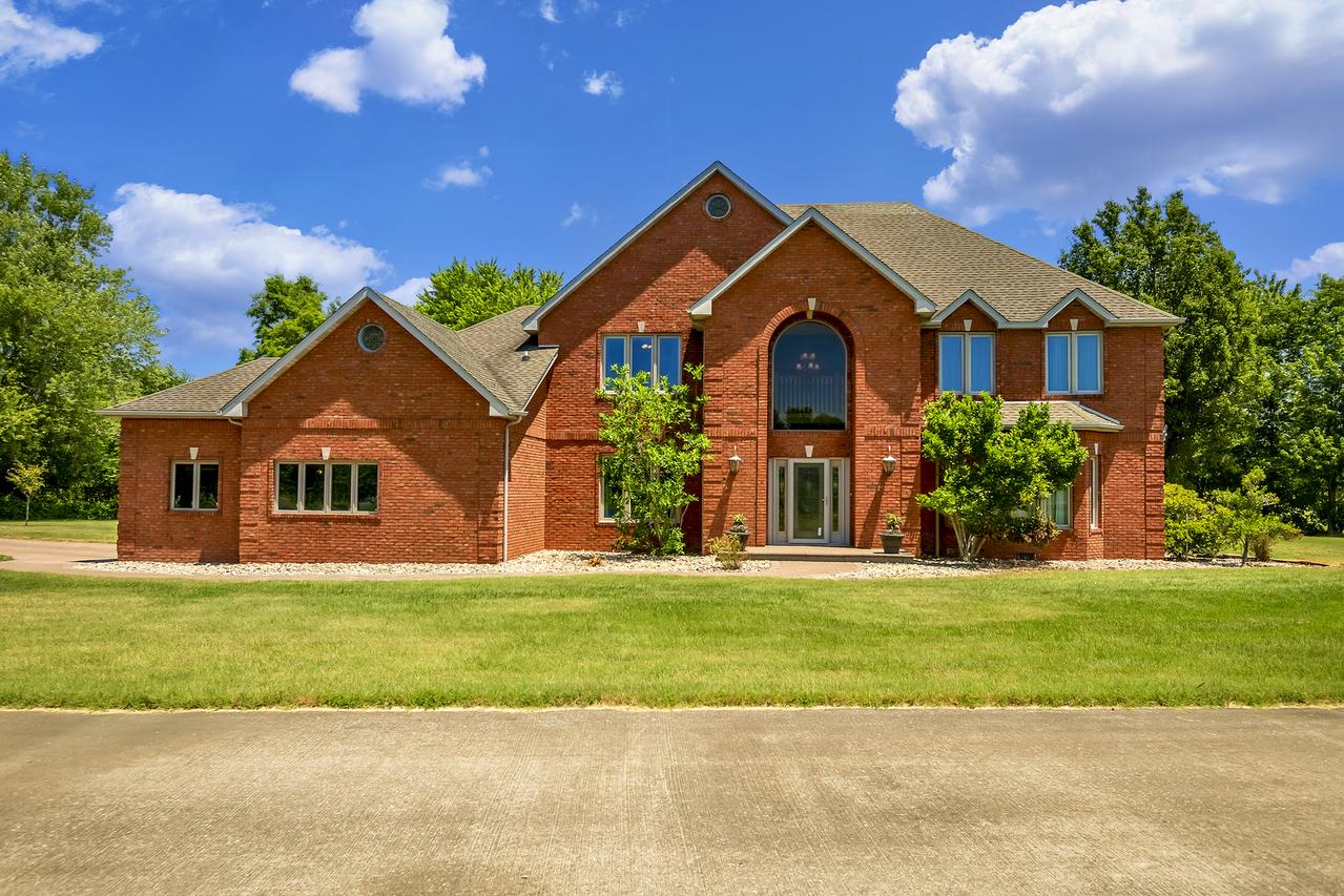 12863 Bowling Alley Rd., Benton, IL 62812
