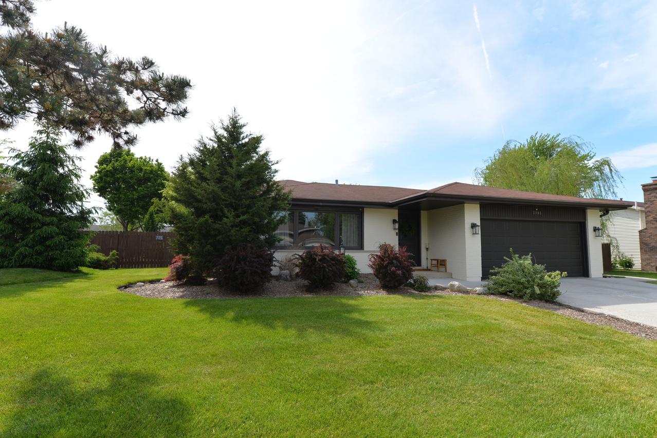 3902 N Galesburg Ave., Arlington Heights, IL 60004