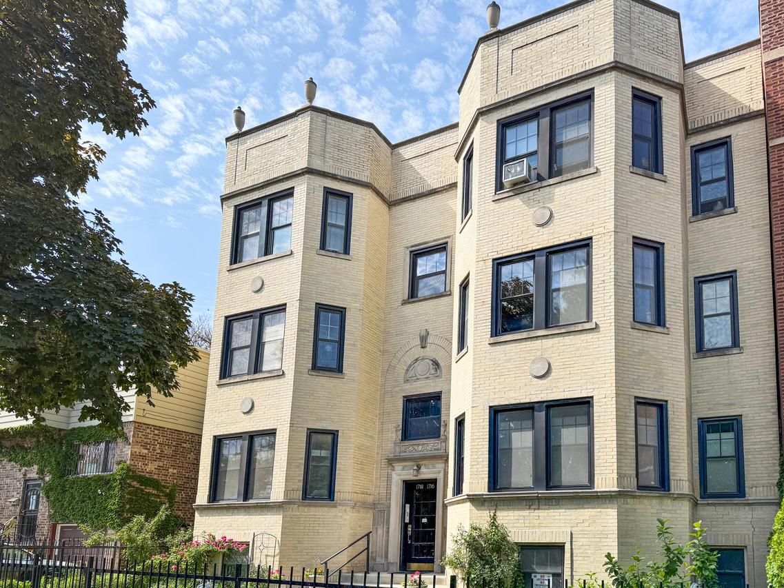 1716 W Estes Ave. #2E, Chicago, IL 60626