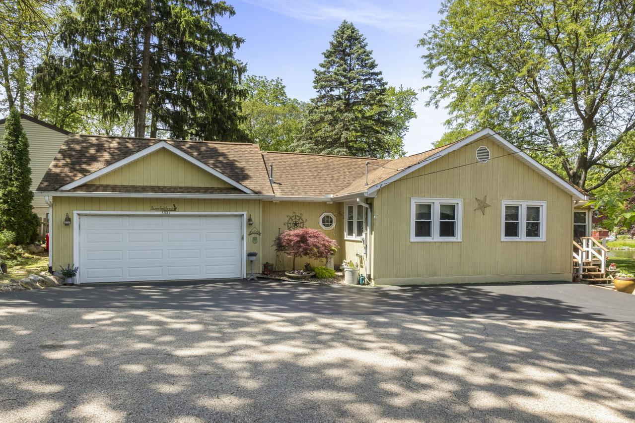 3321 Willow Ln., Island Lake, IL 60042
