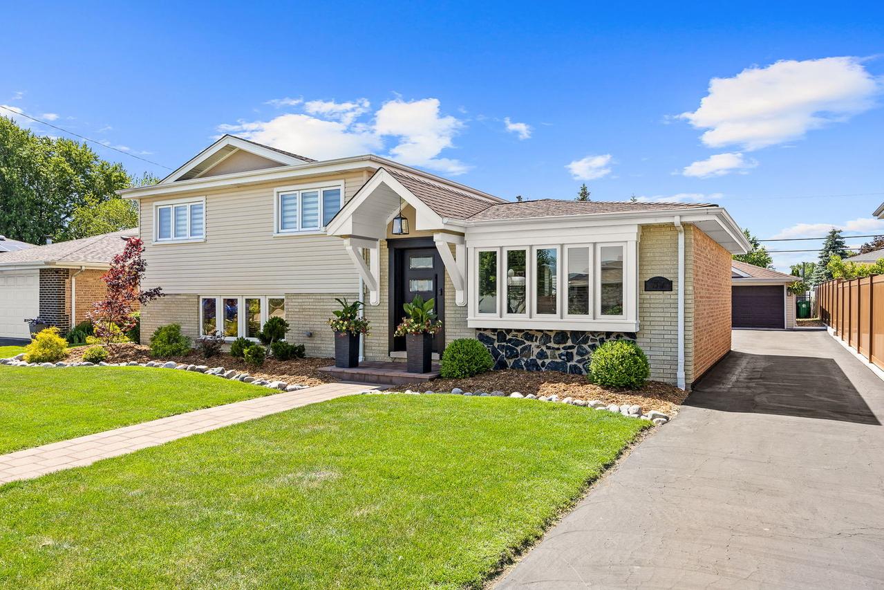 7917 W 81st St., Bridgeview, IL 60455