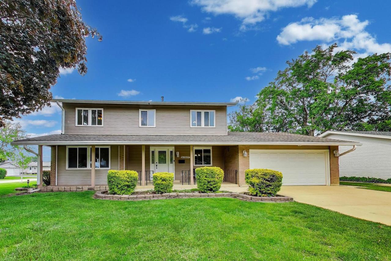 100 Kenilworth Ave., Elk Grove Village, IL 60007