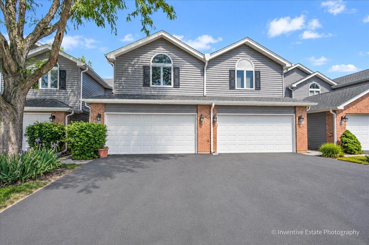 8304 Highpoint Cir. #B, Darien, IL 60561