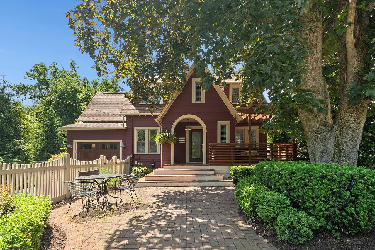 128 Gum St., New Lenox, IL 60451