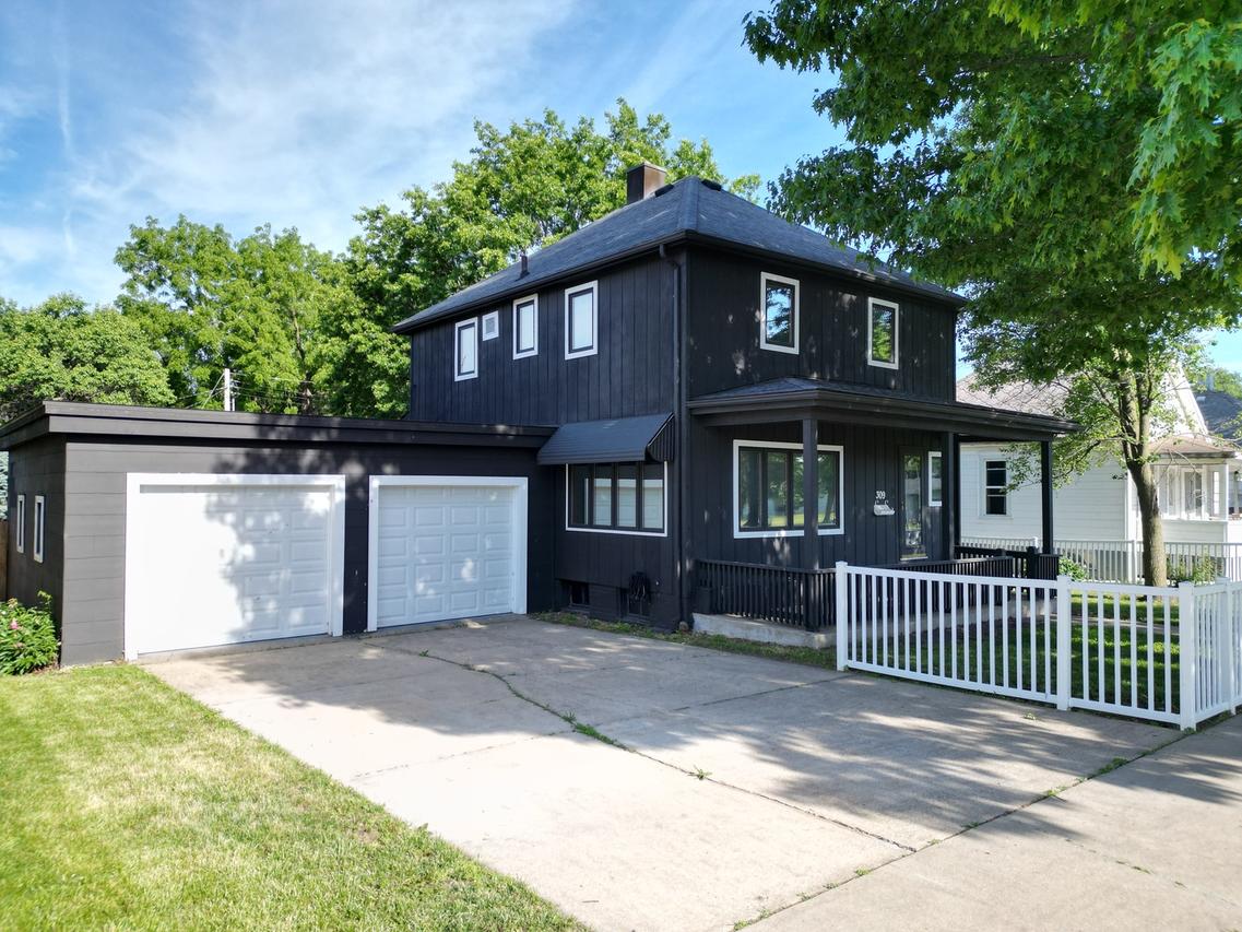 309 N Market St., Hoopeston, IL 60942