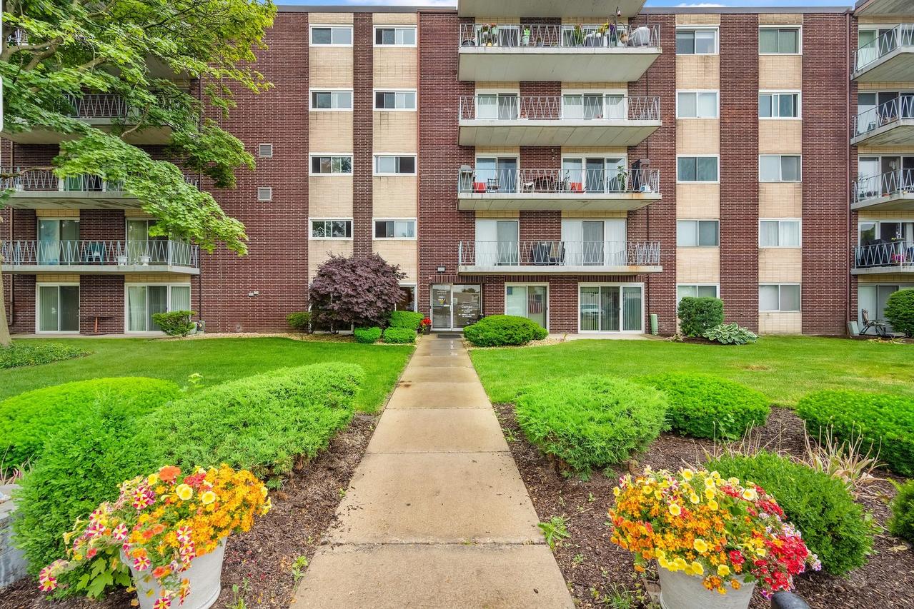 2900 Maple Ave. #4A, Downers Grove, IL 60515