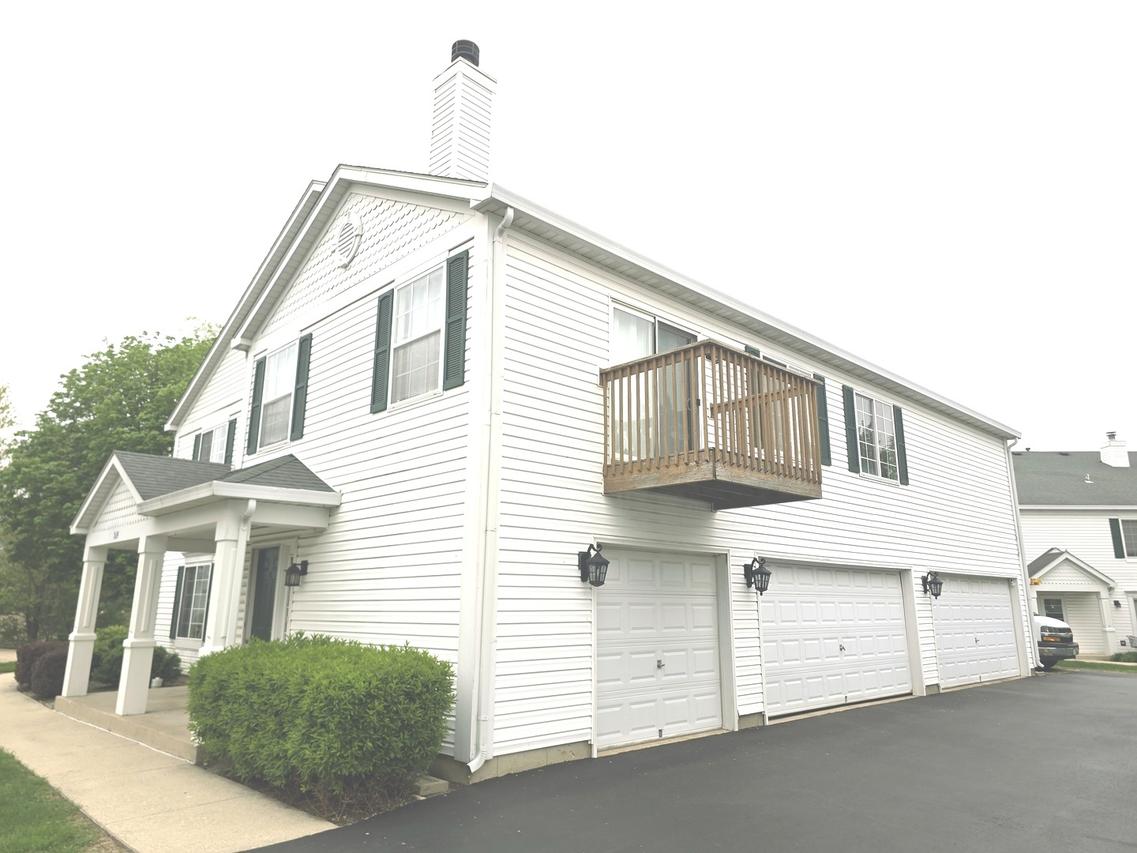 769 Hobart Dr., South Elgin, IL 60177