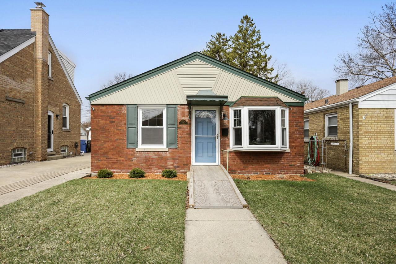 3504 W 107th St., Chicago, IL 60655