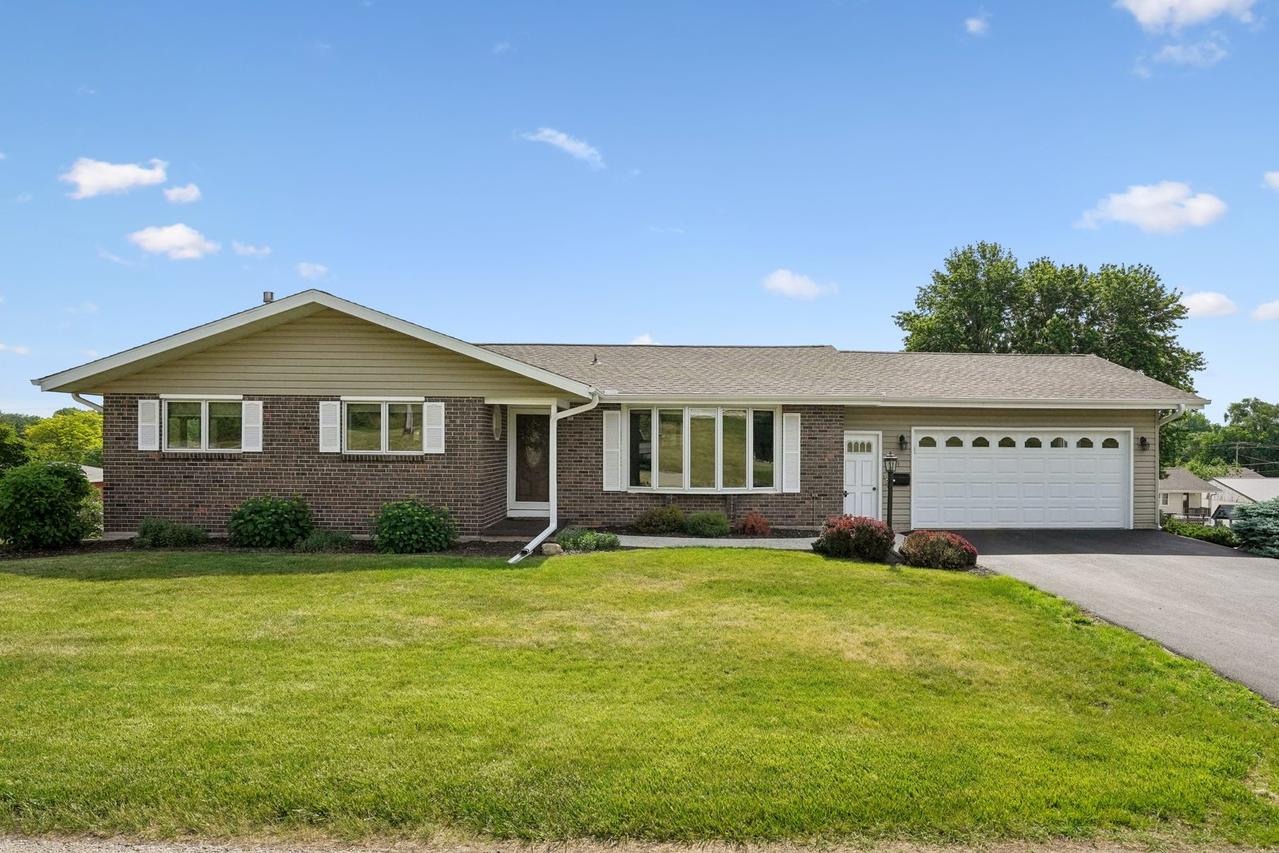 811 16th St., Fulton, IL 61252