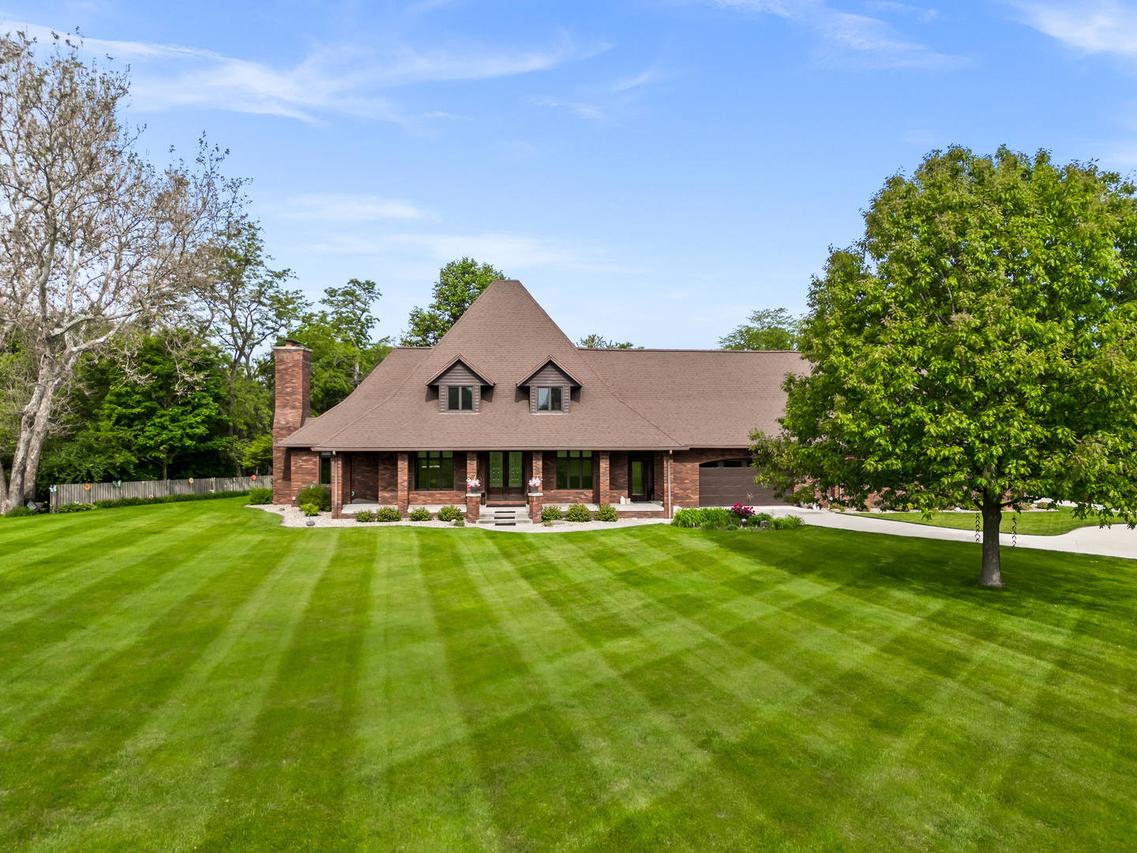 606 Harvey Rd., Downs, IL 61736