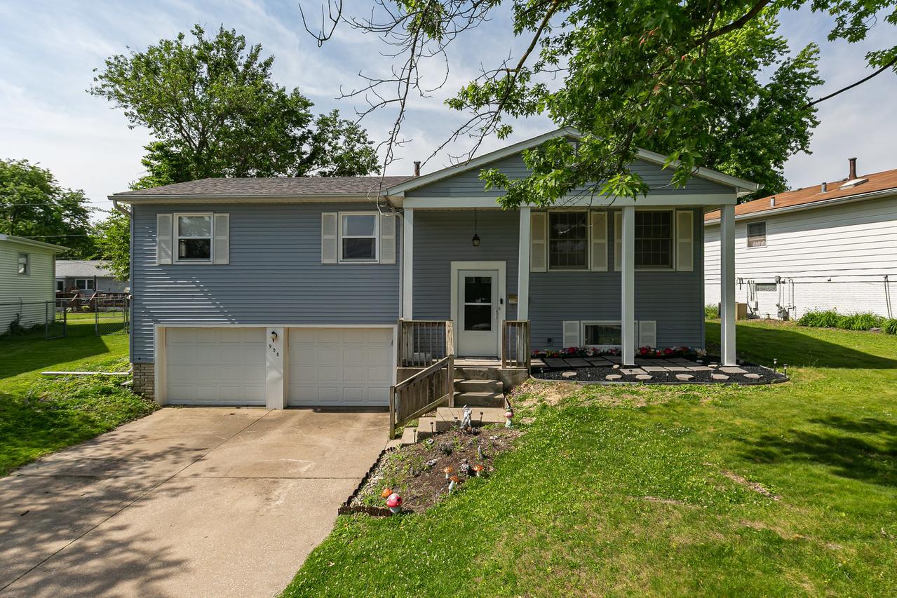 908 27th Avenue Ct., East Moline, IL 61244