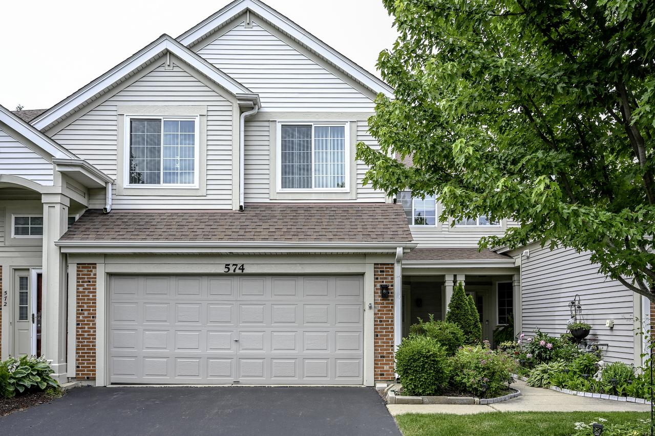 574 E Thornhill Ln., Palatine, IL 60074