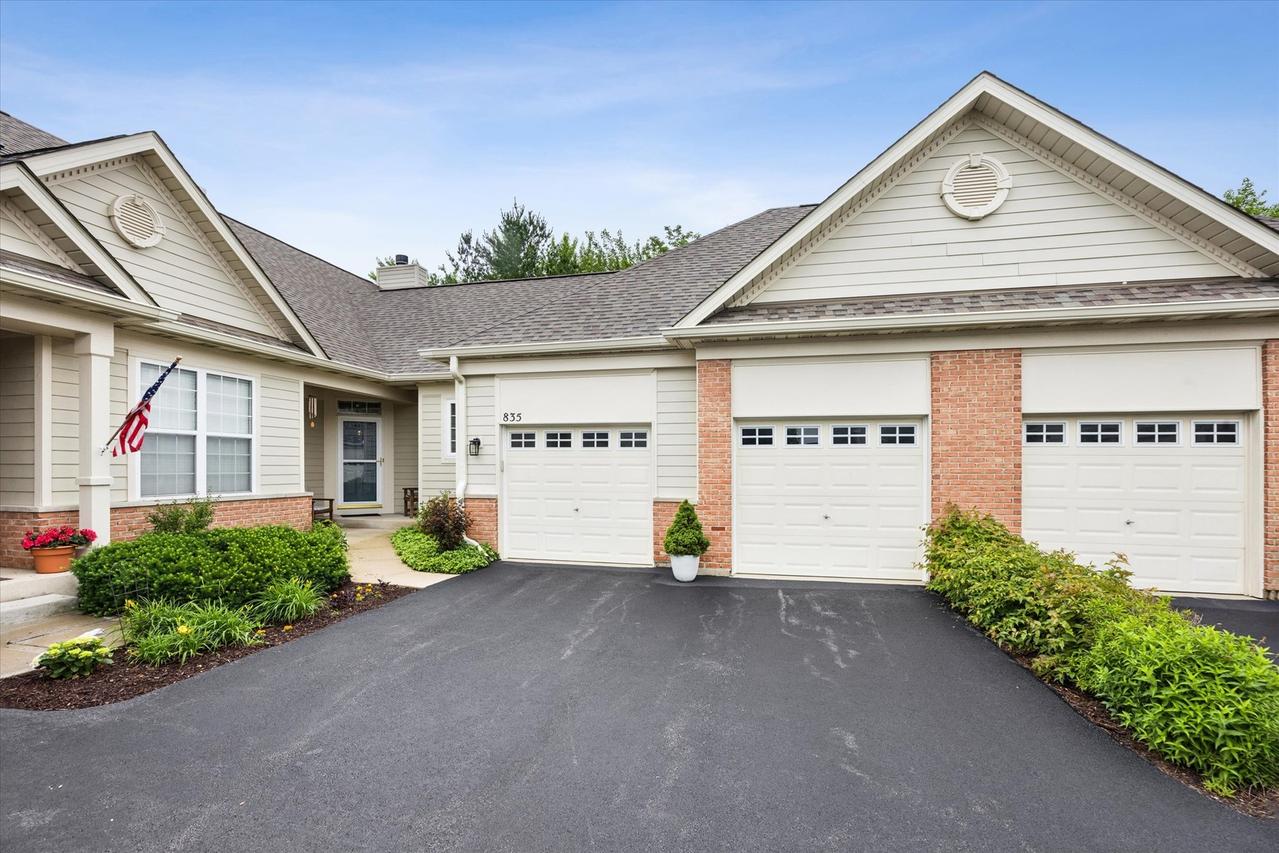 835 Cambridge Dr., Batavia, IL 60510