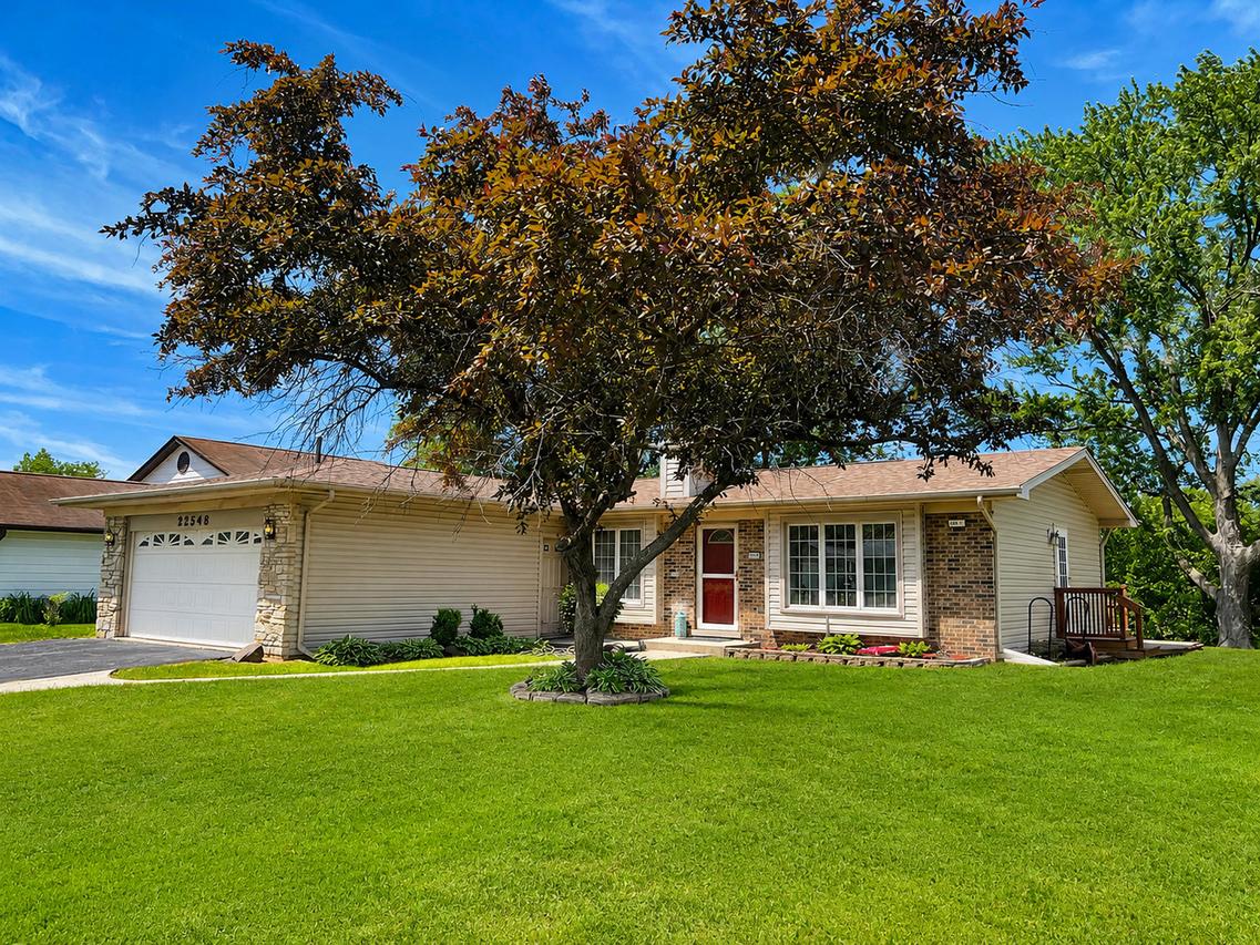 22548 Lakeshore Dr., Richton Park, IL 60471
