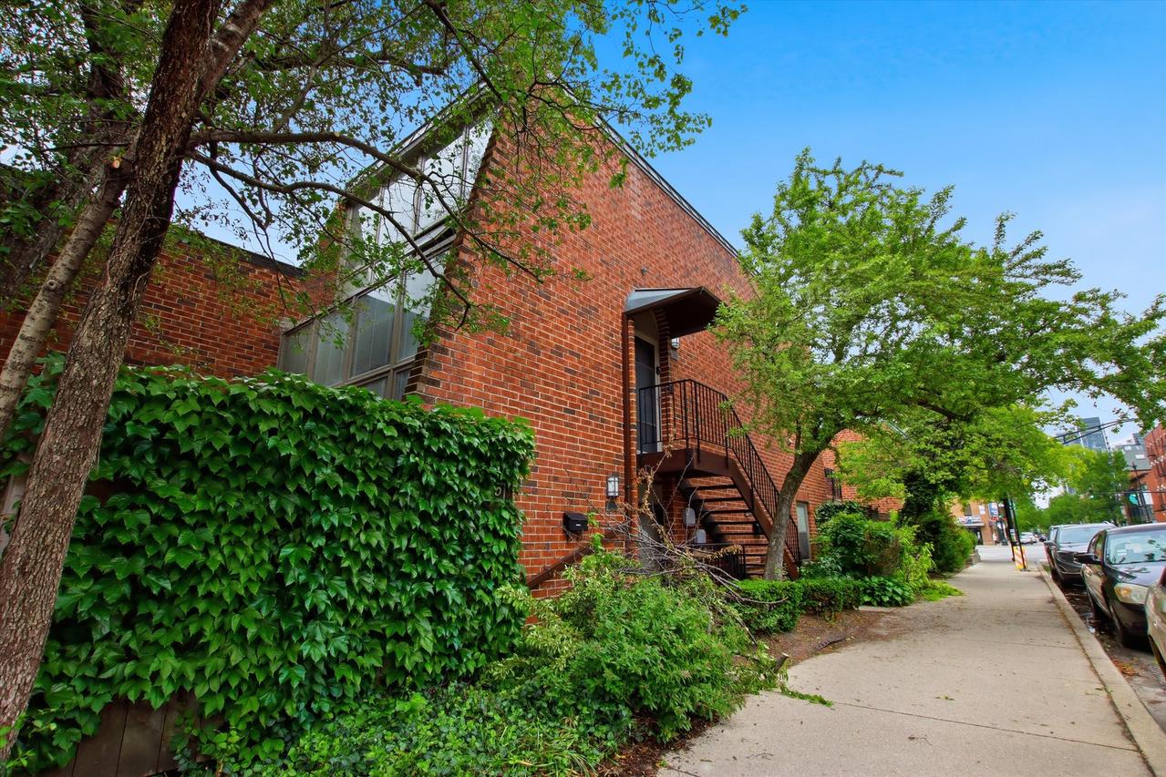 2170 N Lincoln Ave., Chicago, IL 60614
