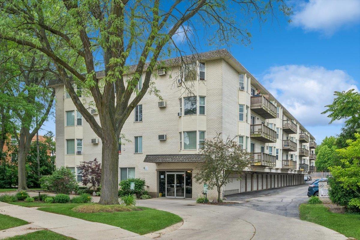 8232 Niles Center Rd. #214, Skokie, IL 60077