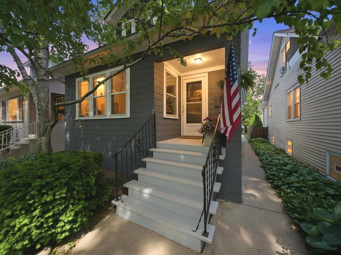 5733 N Marmora Ave., Chicago, IL 60646