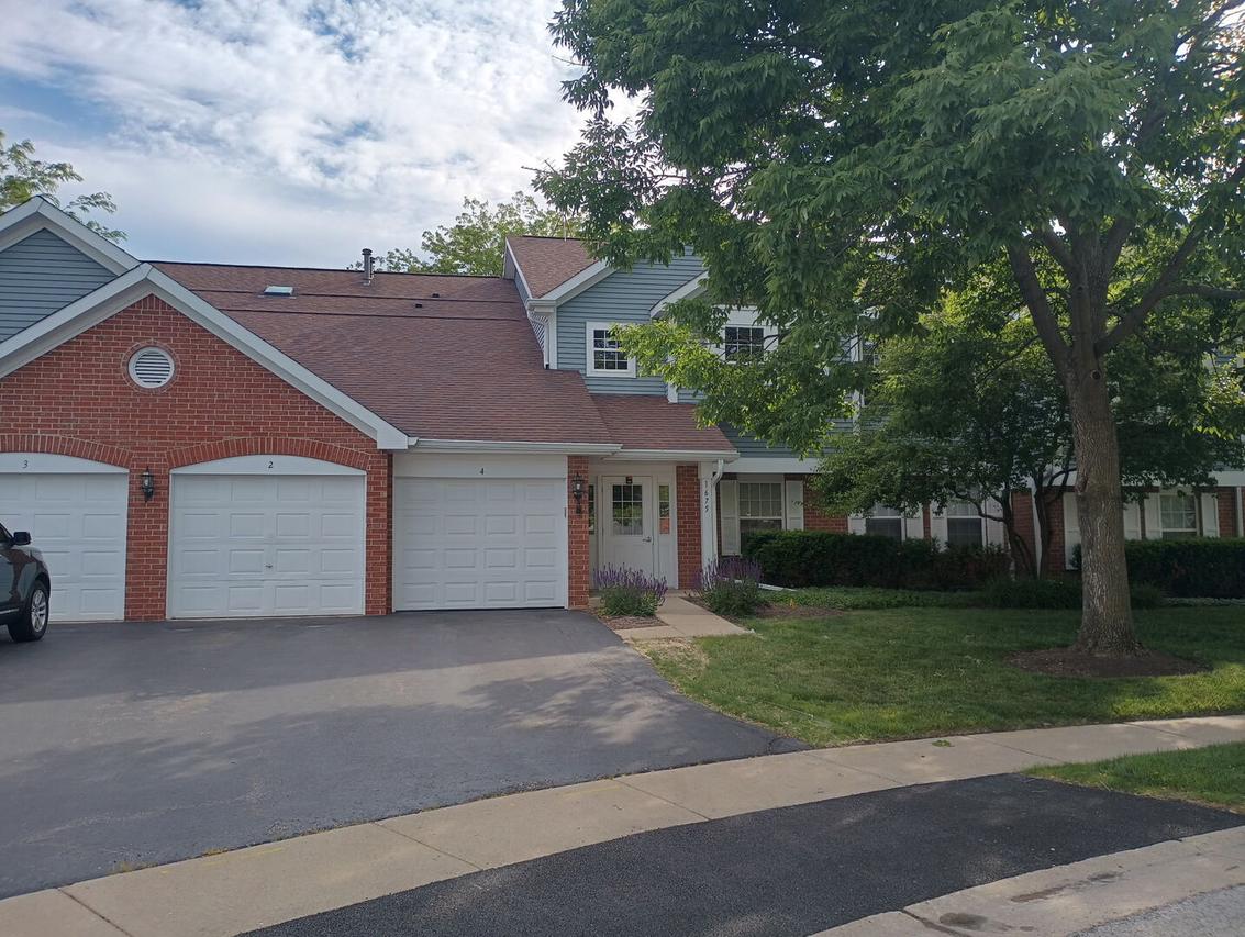 1675 Mansfield Ct. #4, Roselle, IL 60172