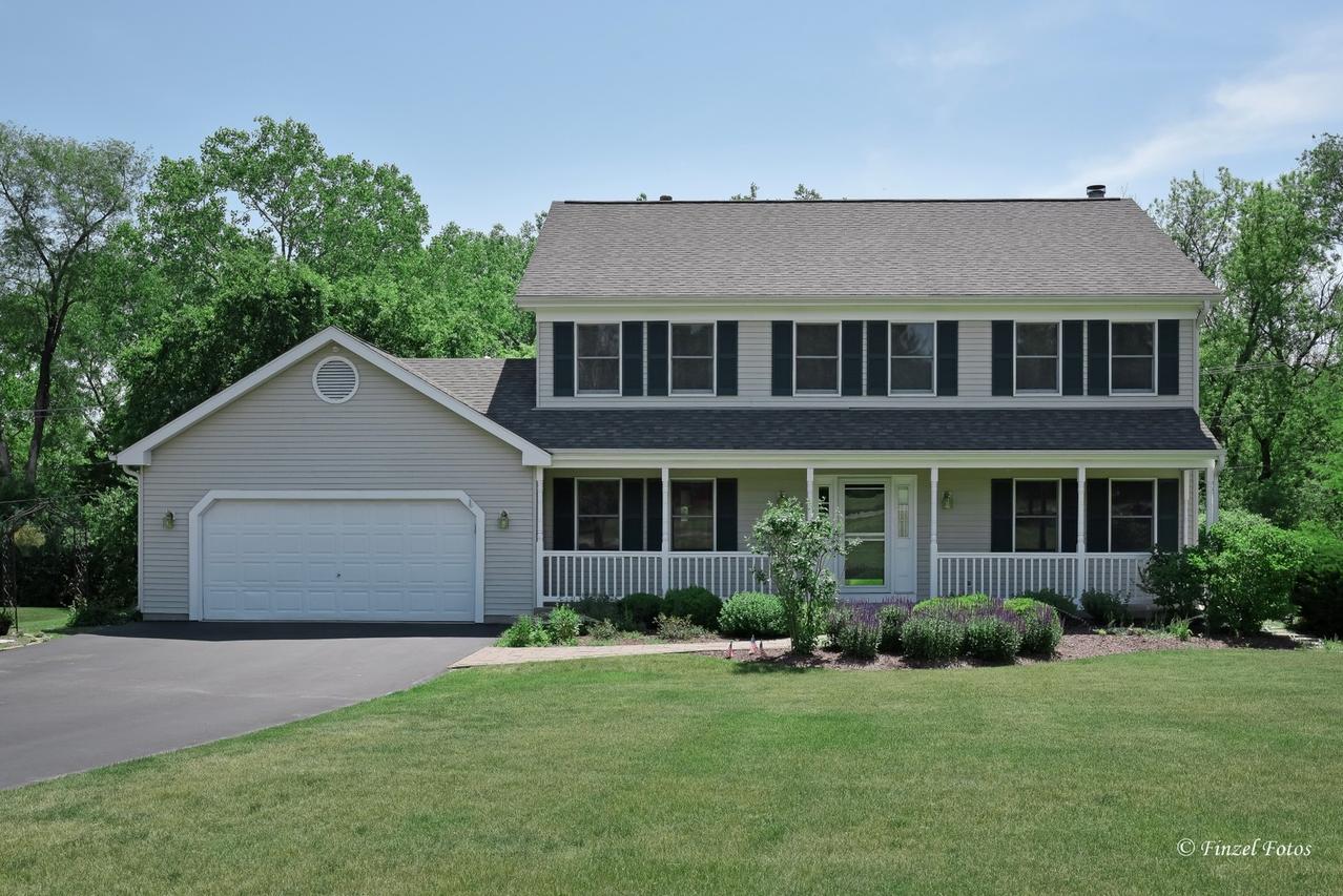 841 Hemlock Dr., Sleepy Hollow, IL 60118