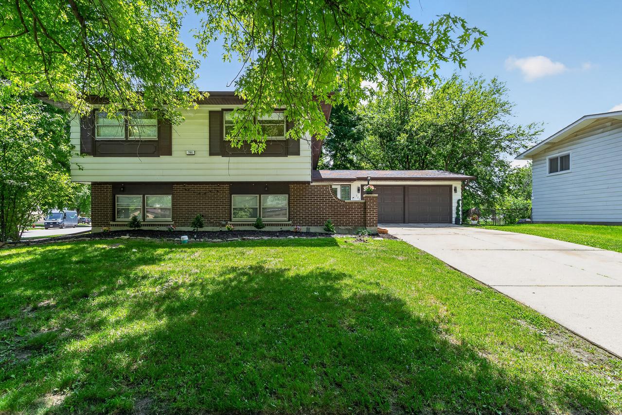 702 W Fitzhenry Ct., Glenwood, IL 60425
