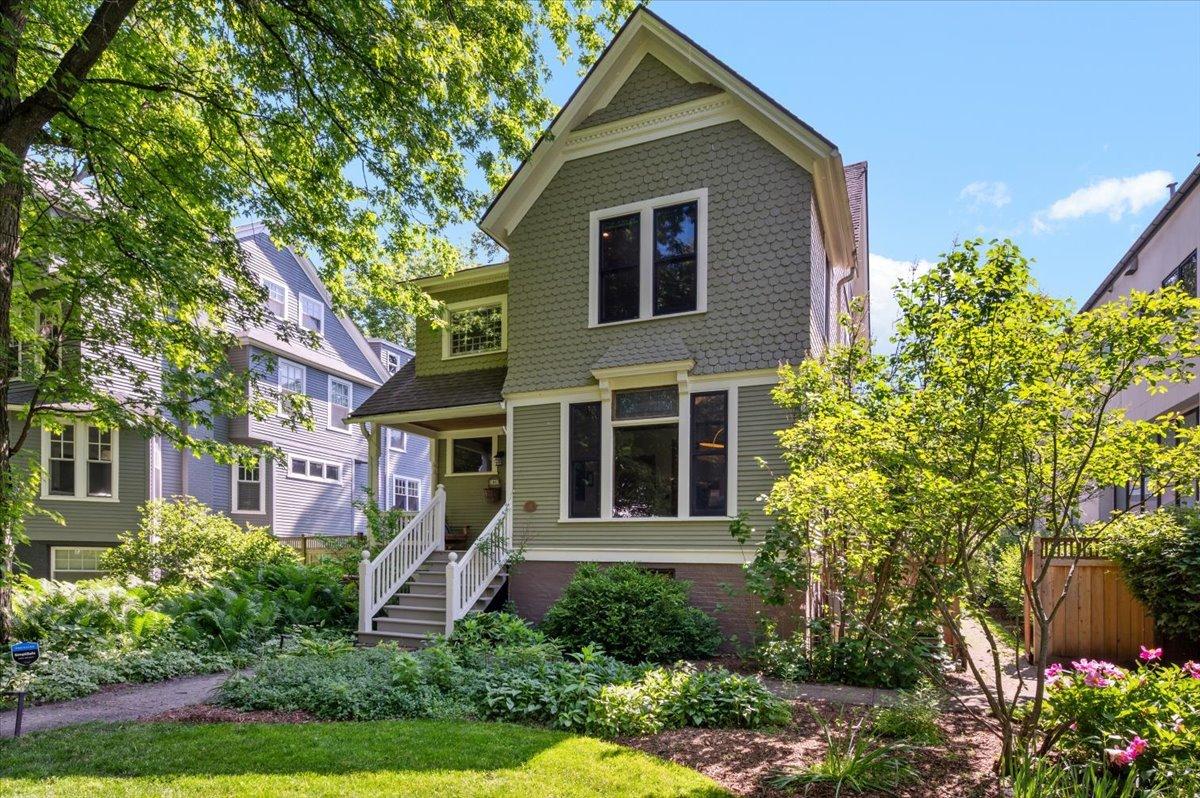 1805 Wesley Ave., Evanston, IL 60201