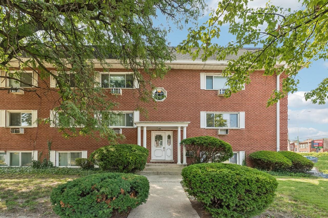 727 S Maple Ave. #102, Oak Park, IL 60304